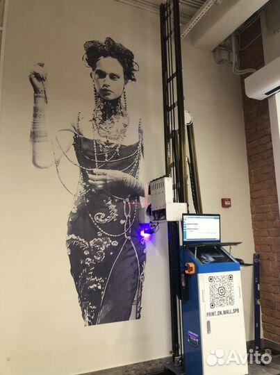 Печать уф прямо на стенах вертикальная
