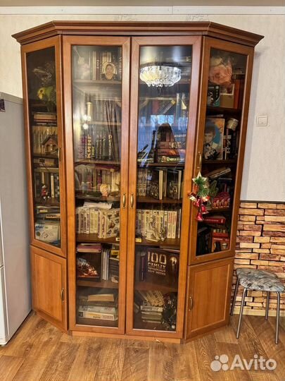 Продам книжный шкаф
