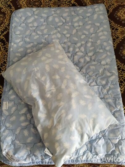 Детское одеяло и подушка в кроватку
