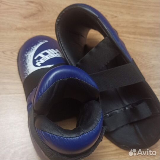 Боксерские перчатки, щитки, шлема футы