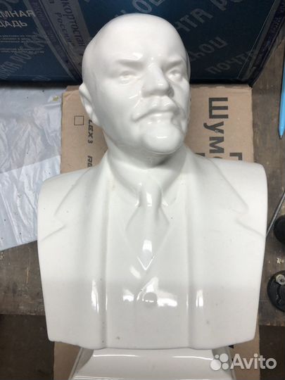 Бюст Ленин