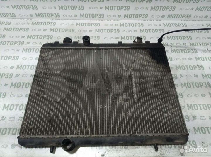 Радиатор охлаждения Peugeot 407 1.6HDI