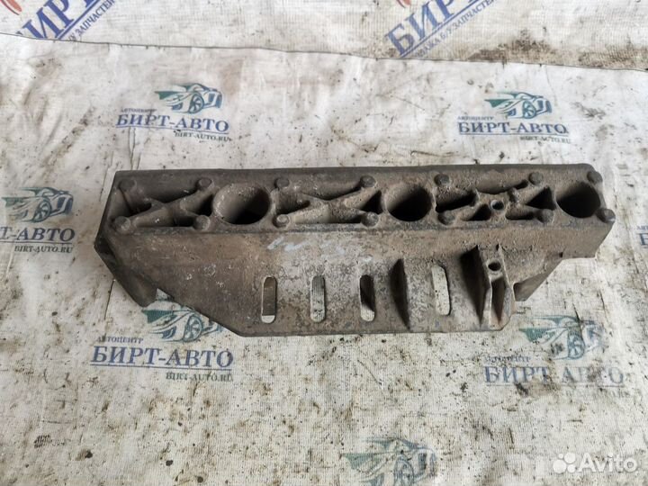 Кронштейн впускного коллектора Renault Clio II (19