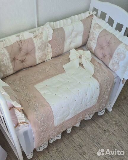 Комплект на выписку и в кроватку