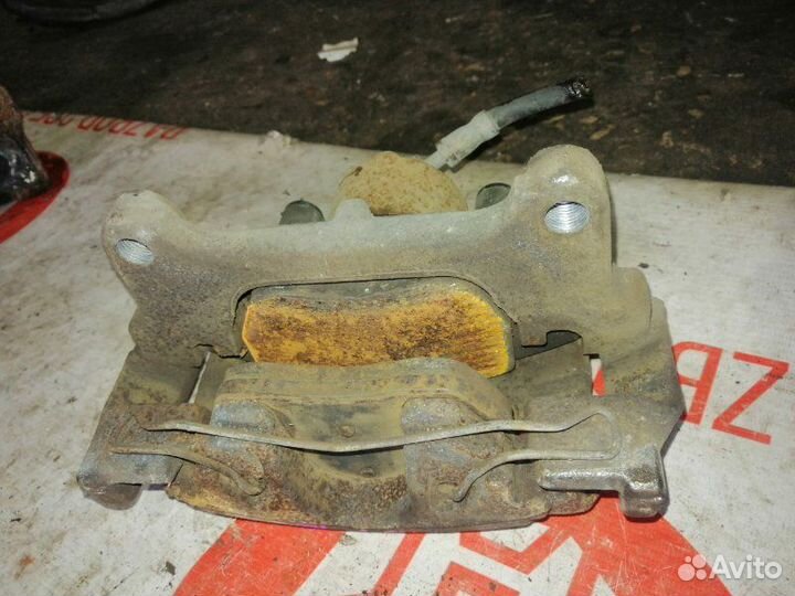 Суппорт передний правый Volkswagen Passat Alltrack