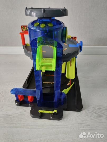 Большой гараж ELC (парковка)