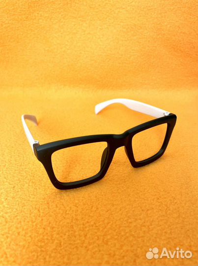 Очки без стекл / оправа. Новая