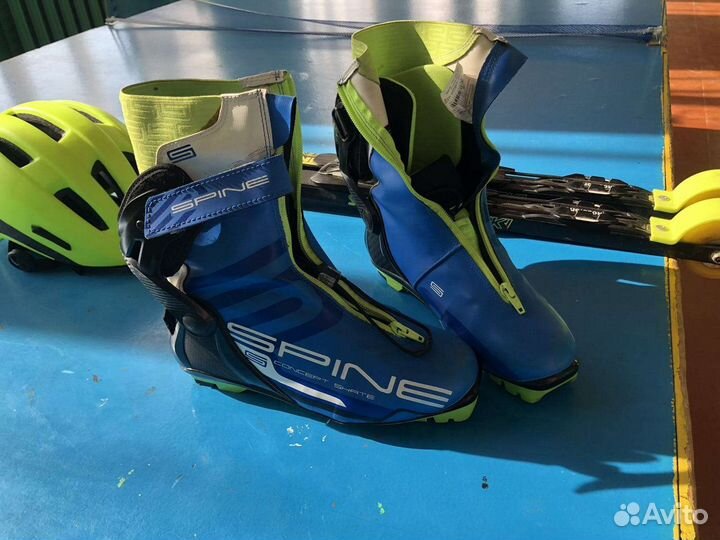 Лыжные ботинки