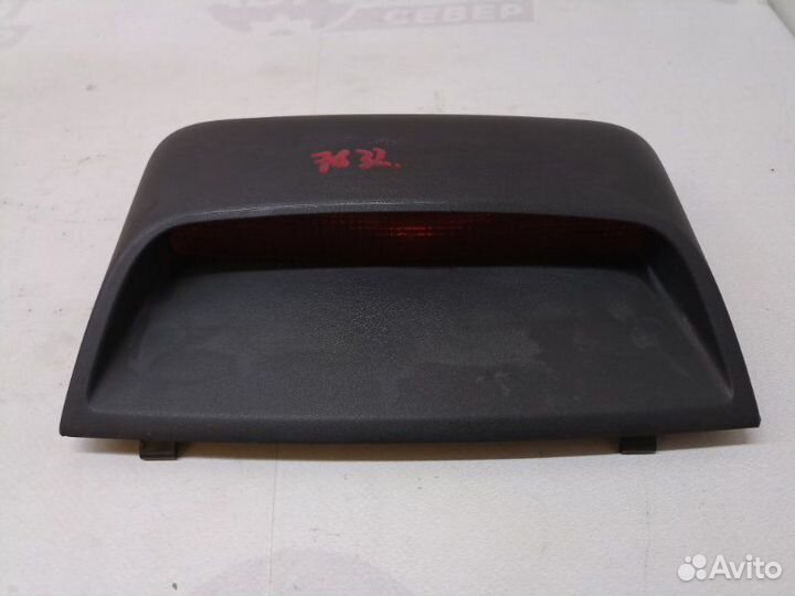 Фонарь задний (стоп сигнал) Toyota Avensis ZZT251