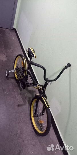 Детский велосипед бу с дополнительными колесмами