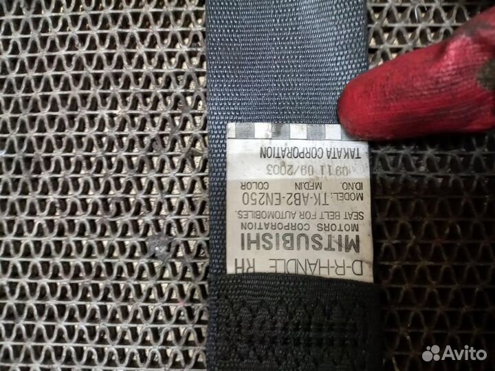 Ремень безопасности передний правый mitsubishi P