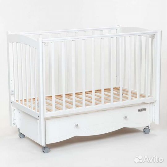 Детская кроватка с маятником