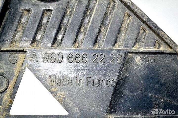 Ступенька подножки нижняя, левая mercedes-benz Act