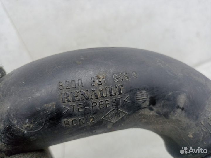 Патрубок воздушного фильтра Renault Logan 2006