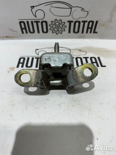 Петля двери верхняя задняя правая Nissan Almera