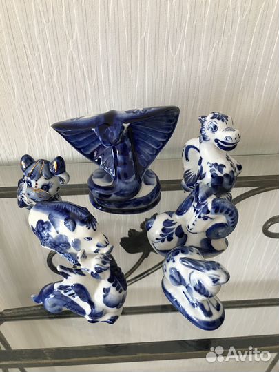 Статуэтки фарфоровые Гжель