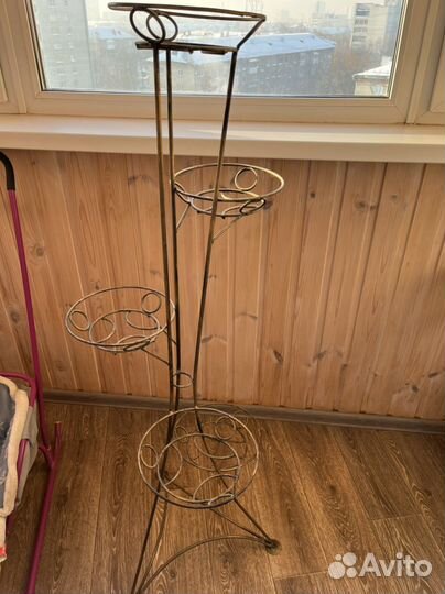 Подставка под цветы металлическая