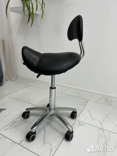 Стул седло Новый со спинкой для мастера