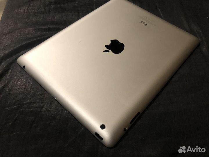 iPad 4 32gb, wi-fi (+++130 игр, установлено)