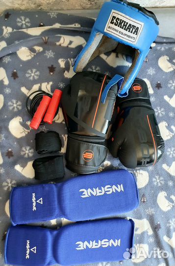 Шлем боксерский, щитки, перчатки