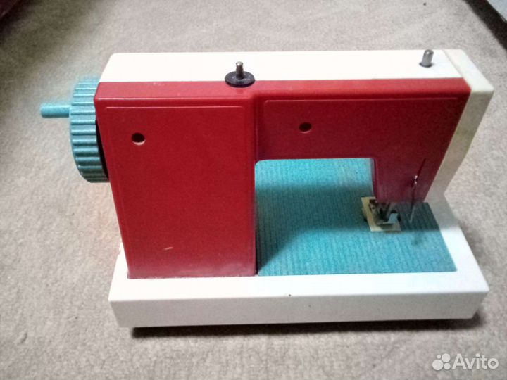 Детская швейная машинка Аленка СССР