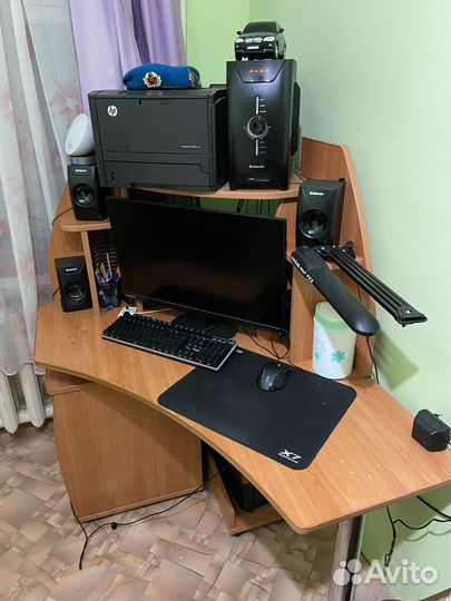 Компьютерный стол