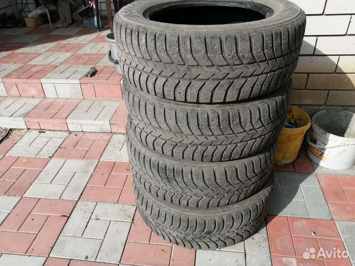 Bridgestone Ice Cruiser 5000 215/60 R16