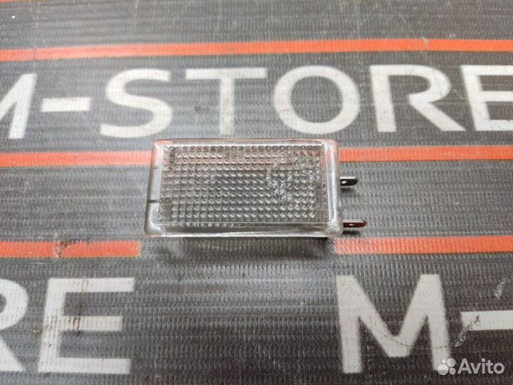 Плафон освещения передний левый Mercedes-Benz