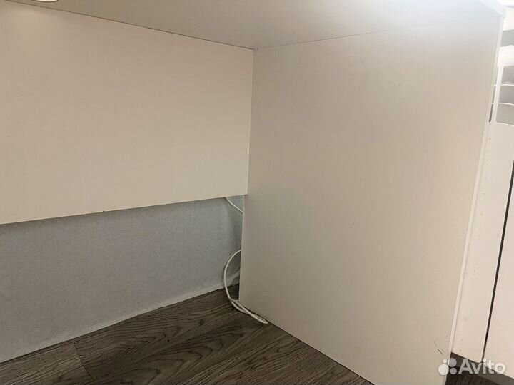 Письменный стол белый