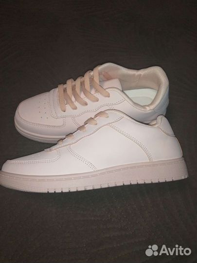 Кроссовки женские, новые