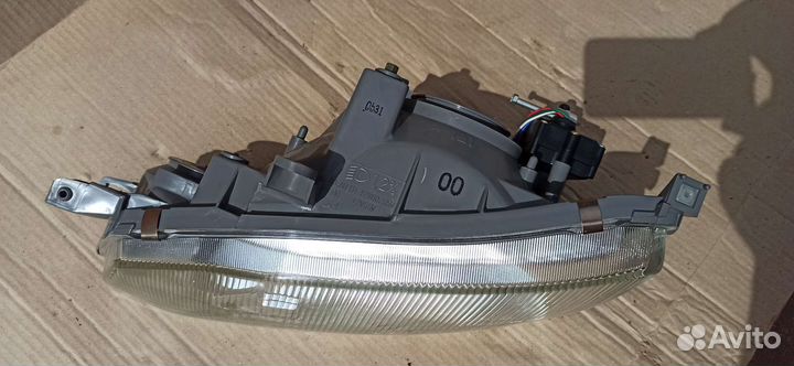 Фара Левая Оригинал Toyota Hiace XH10