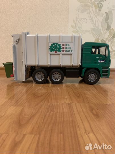 Продам мусоровоз Брудер
