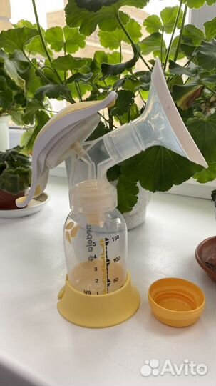 Молокоотсосник medela ручной