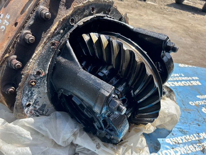 Средний редуктор. Howo Zz3257M3247W