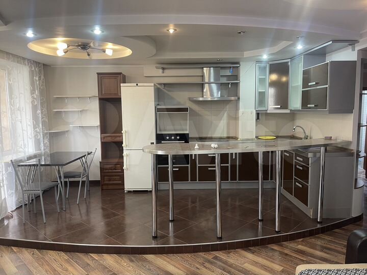 2-к. квартира, 64 м², 8/10 эт.