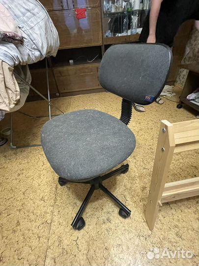 Компьютерное кресло и стенка бу