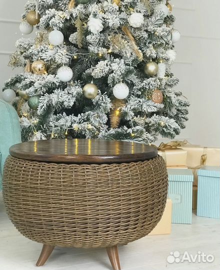 Столик из искусственного ротанга