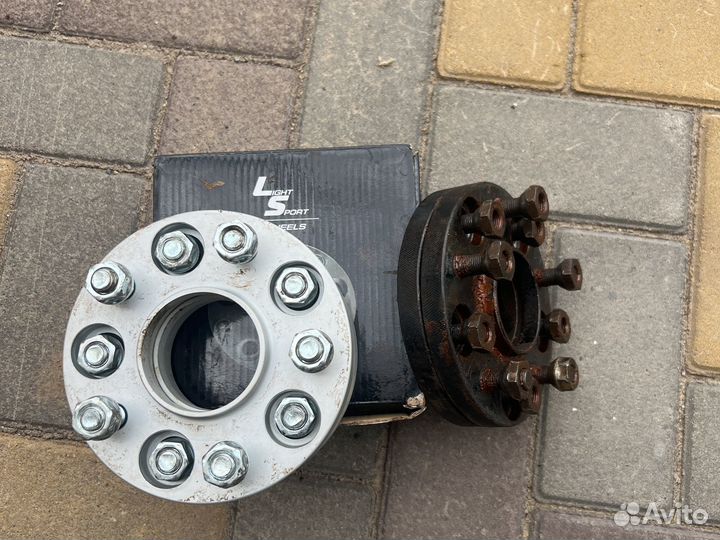 Инфинити Ниссан проставки колёсные