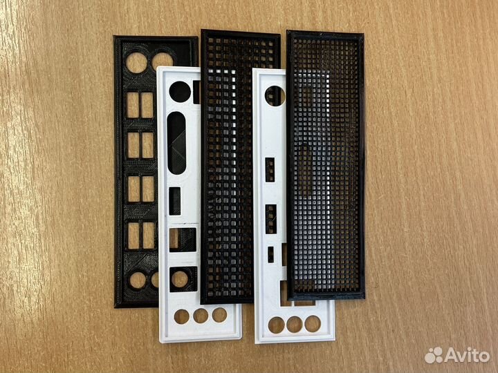 Универсальная заглушка в корпус материнской платы