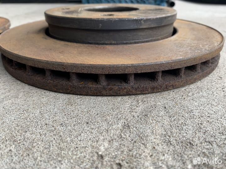 Диск тормозной передний Mitsubishi Colt z30