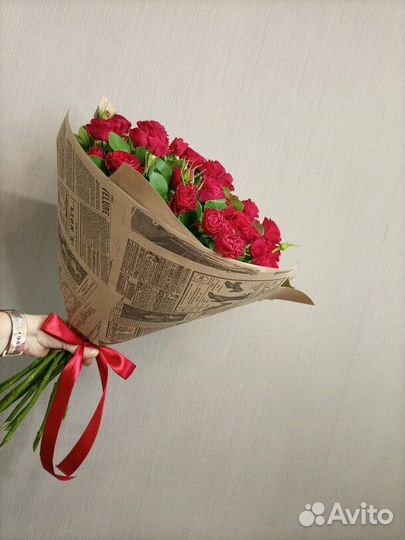 Букет из 15 красных кустовых роз