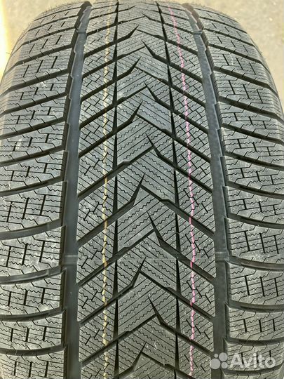 Sonix WinterXPro 999 275/40 R22 и 315/35 R22 117T