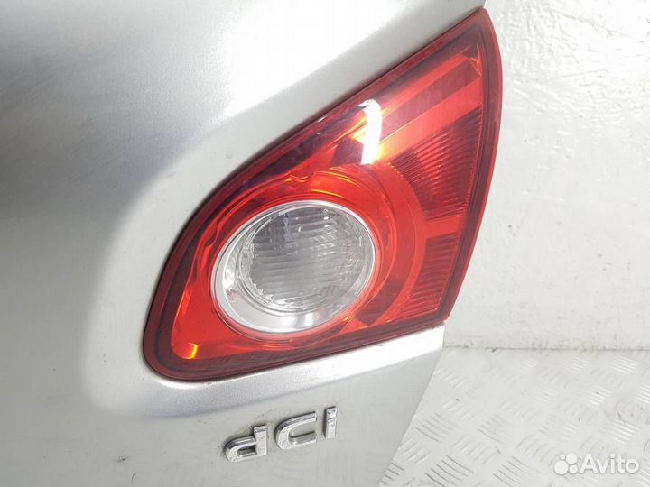Фонарь крышки багажника правый Nissan Qashqai