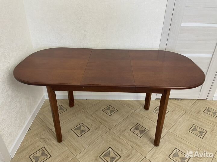 Стол обеденный из массива дерева