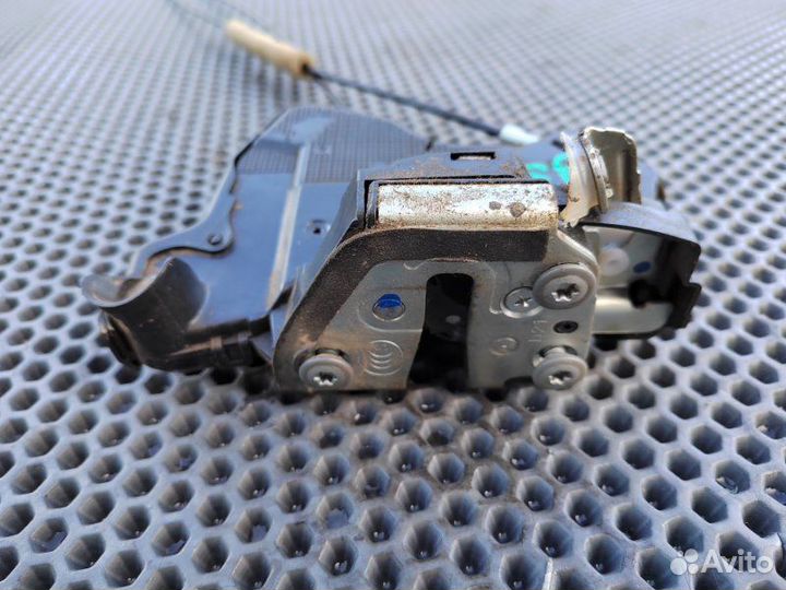 Замок двери прав. перед. Toyota Tundra, Sequoia