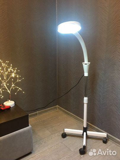 Лампа лупа косметологочиская