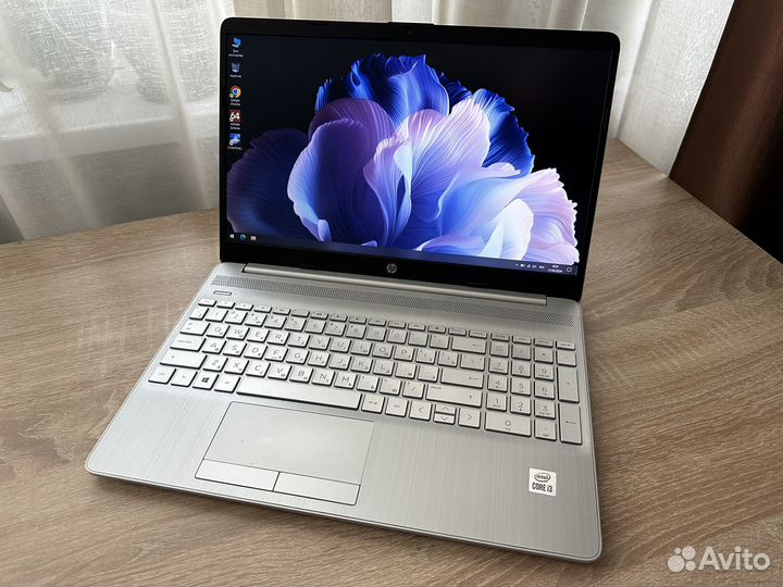 HP. FullHD. i3-10110. 8GB. SSD NVMe