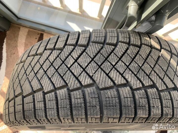 Pirelli Ice Zero FR 215/55 R17 98H