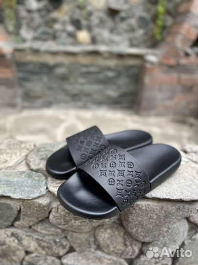 Шлёпанцы узор LV