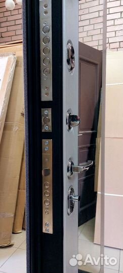 Входная дверь с зеркалом